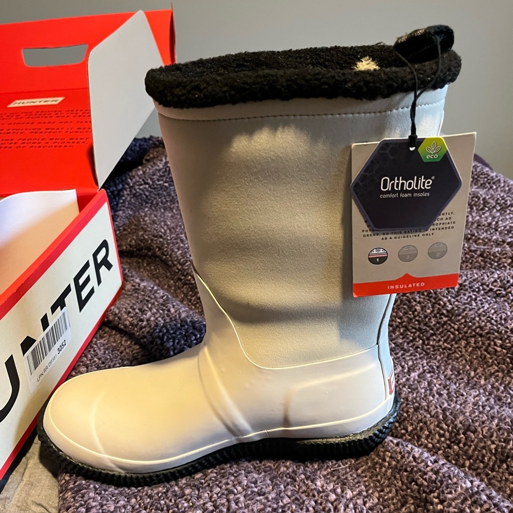 Brand New Hunter Sherpa Logo Boots!